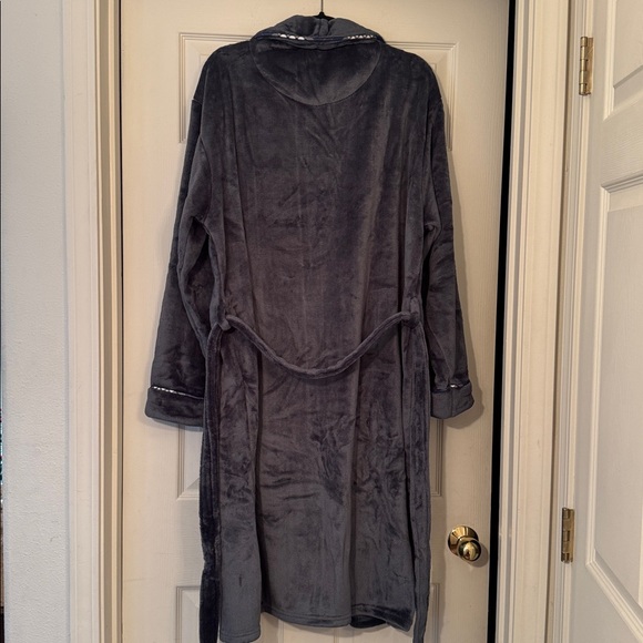 Tommy Bahama Plush Grayish Blue Bath Robe with plaid trim. NWT One Size - Picture 10 of 12